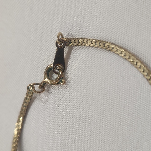 Vintage AVON Gold Tone Necklace - Picture 8 of 10